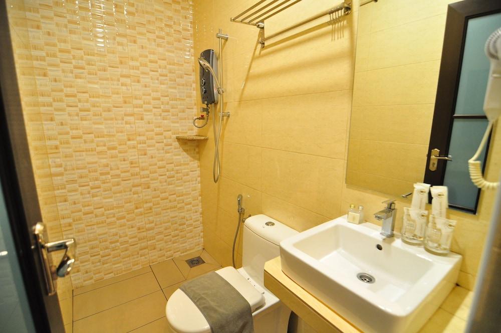 1 Million Hotel Johor Bahru Exterior photo
